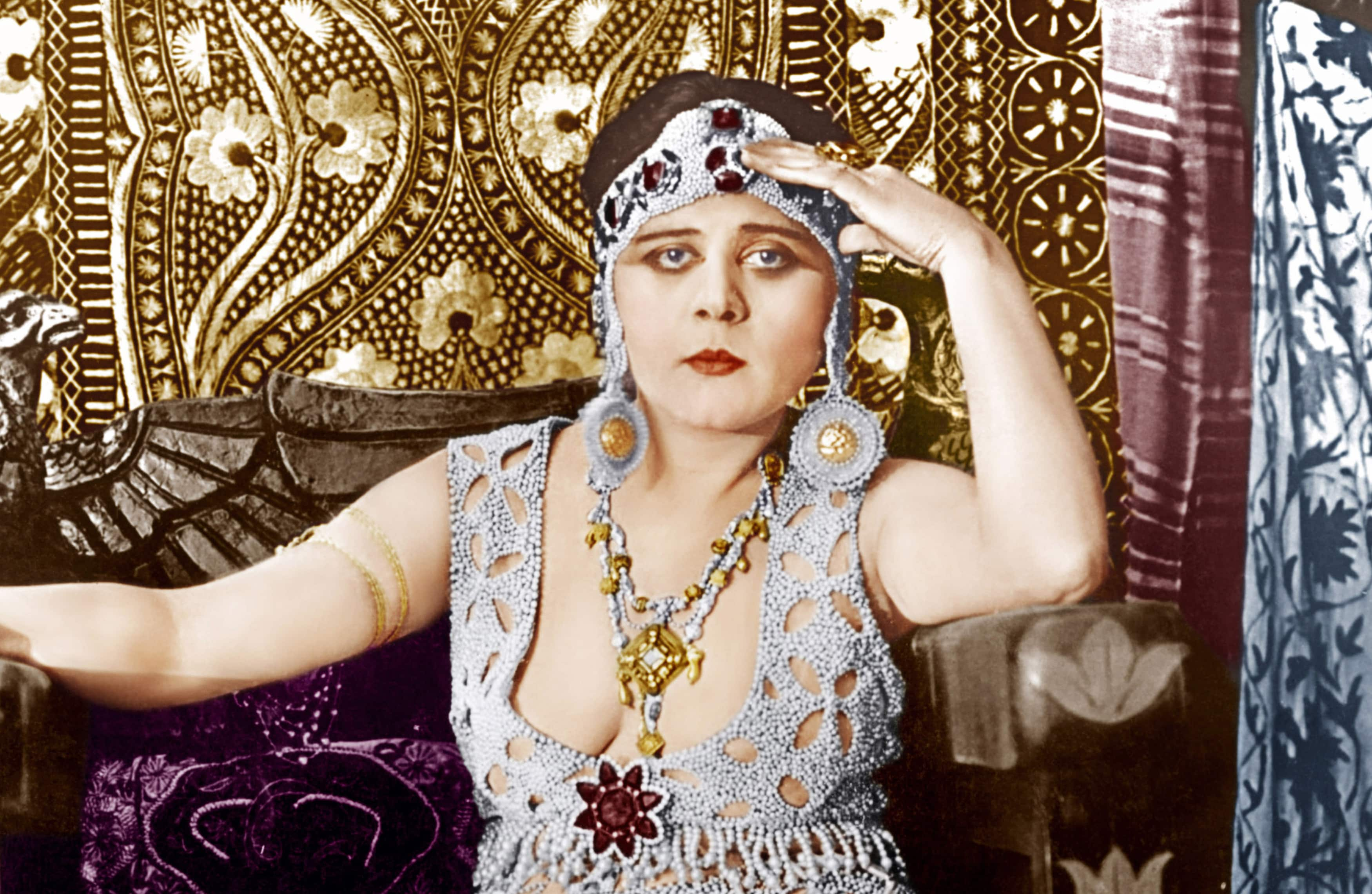 Actresses in the role of Cleopatra: Theda Bara 1917, Claudette